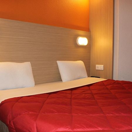 Premiere Classe St Quentin En Yvelines Elancourt Trappes Bagian luar foto