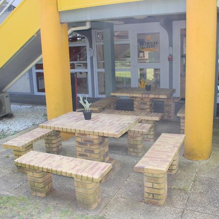Premiere Classe St Quentin En Yvelines Elancourt Trappes Bagian luar foto