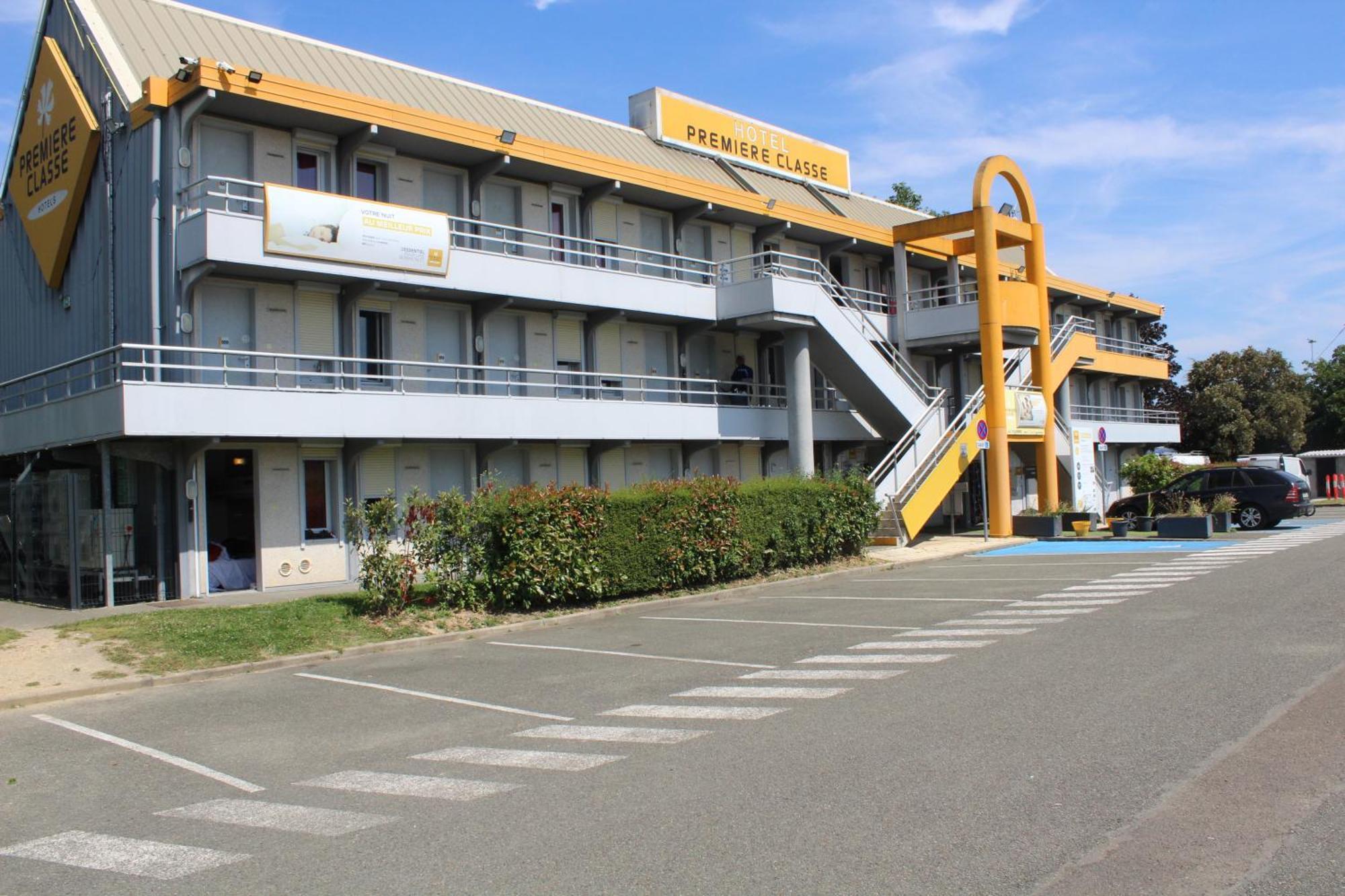 Premiere Classe St Quentin En Yvelines Elancourt Trappes Bagian luar foto