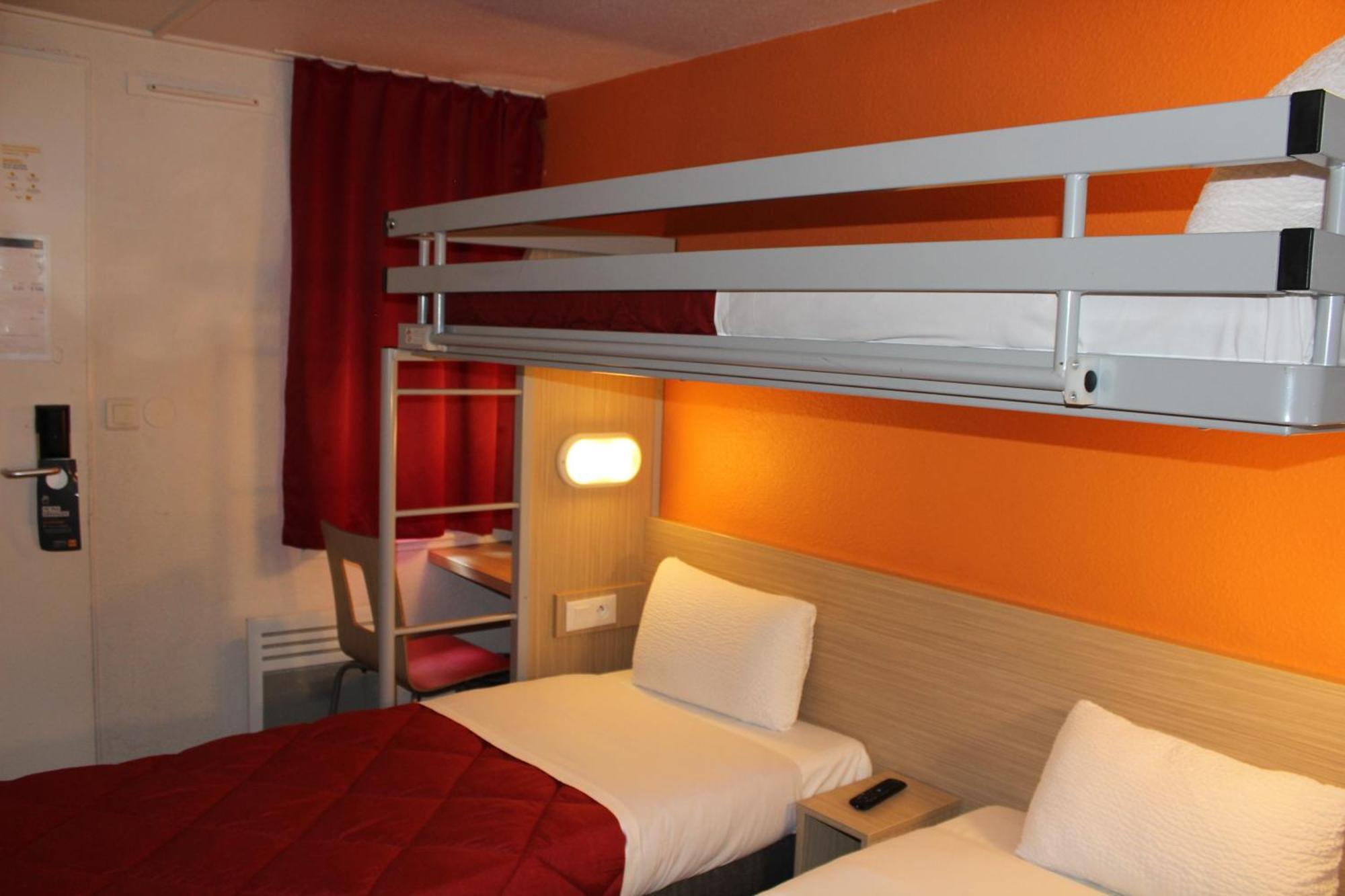 Premiere Classe St Quentin En Yvelines Elancourt Trappes Bagian luar foto