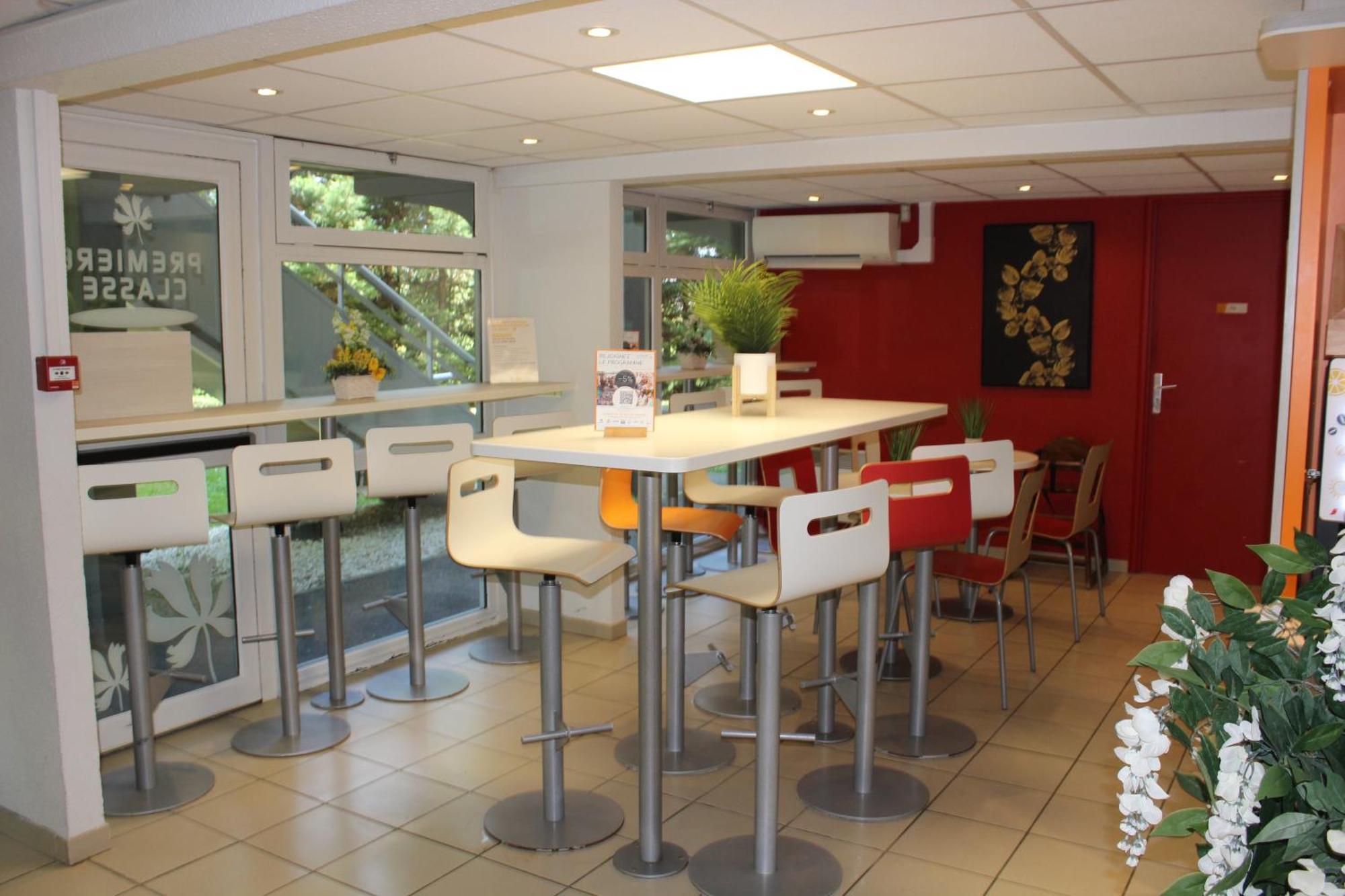 Premiere Classe St Quentin En Yvelines Elancourt Trappes Bagian luar foto