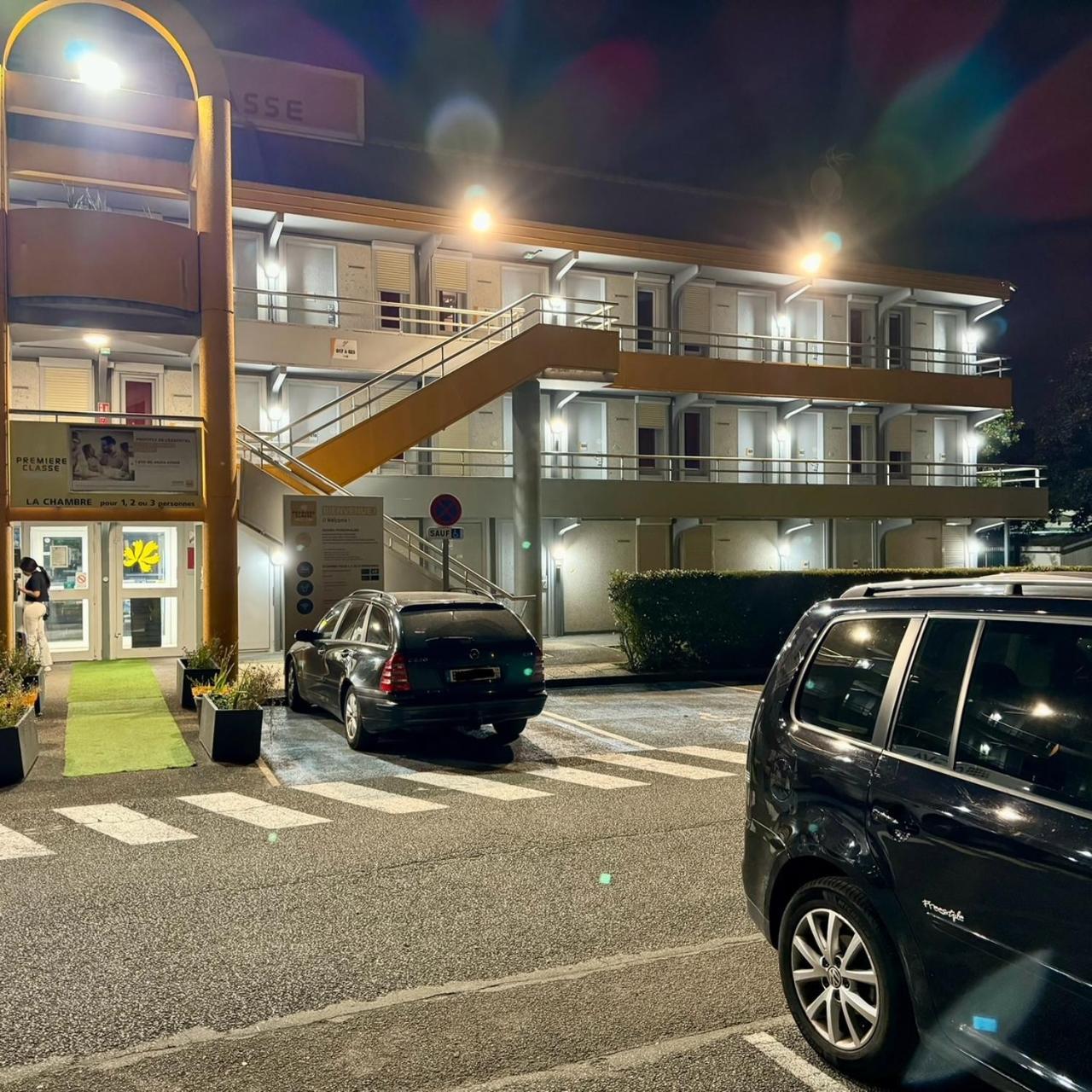 Premiere Classe St Quentin En Yvelines Elancourt Trappes Bagian luar foto
