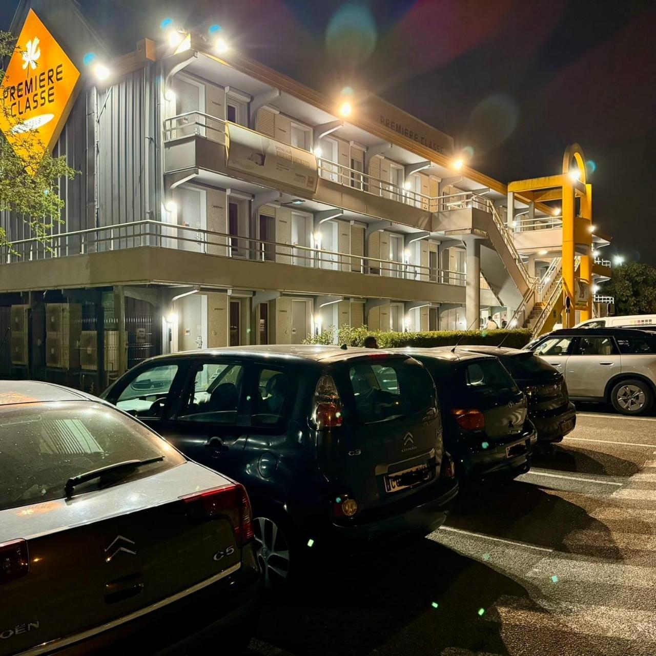 Premiere Classe St Quentin En Yvelines Elancourt Trappes Bagian luar foto
